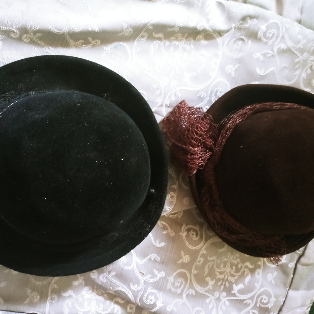 2 BETMAR New York hats